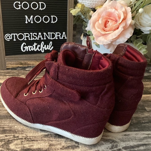 Burgundy high top platform shoes with tie and Velcro closure - Picture 4 of 6